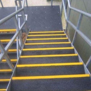 non-slip-stair-nosing-yellow-steps-stairways
